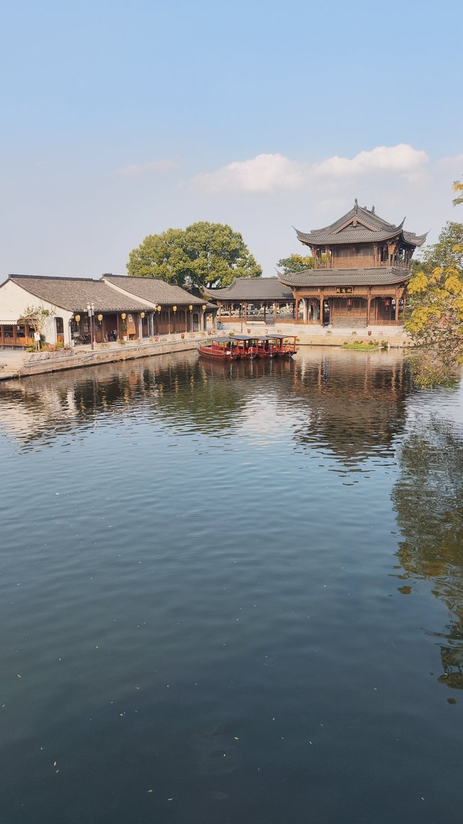 Kadische_'s tweet photo. This is just an ordinary town and village in China—Dongpu, Shaoxing—shot without any filters. In China, apart from advanced technology and excellent public security, there are also beautiful landscapes and a profound cultural heritage. https://t.co/vT1euIw49H