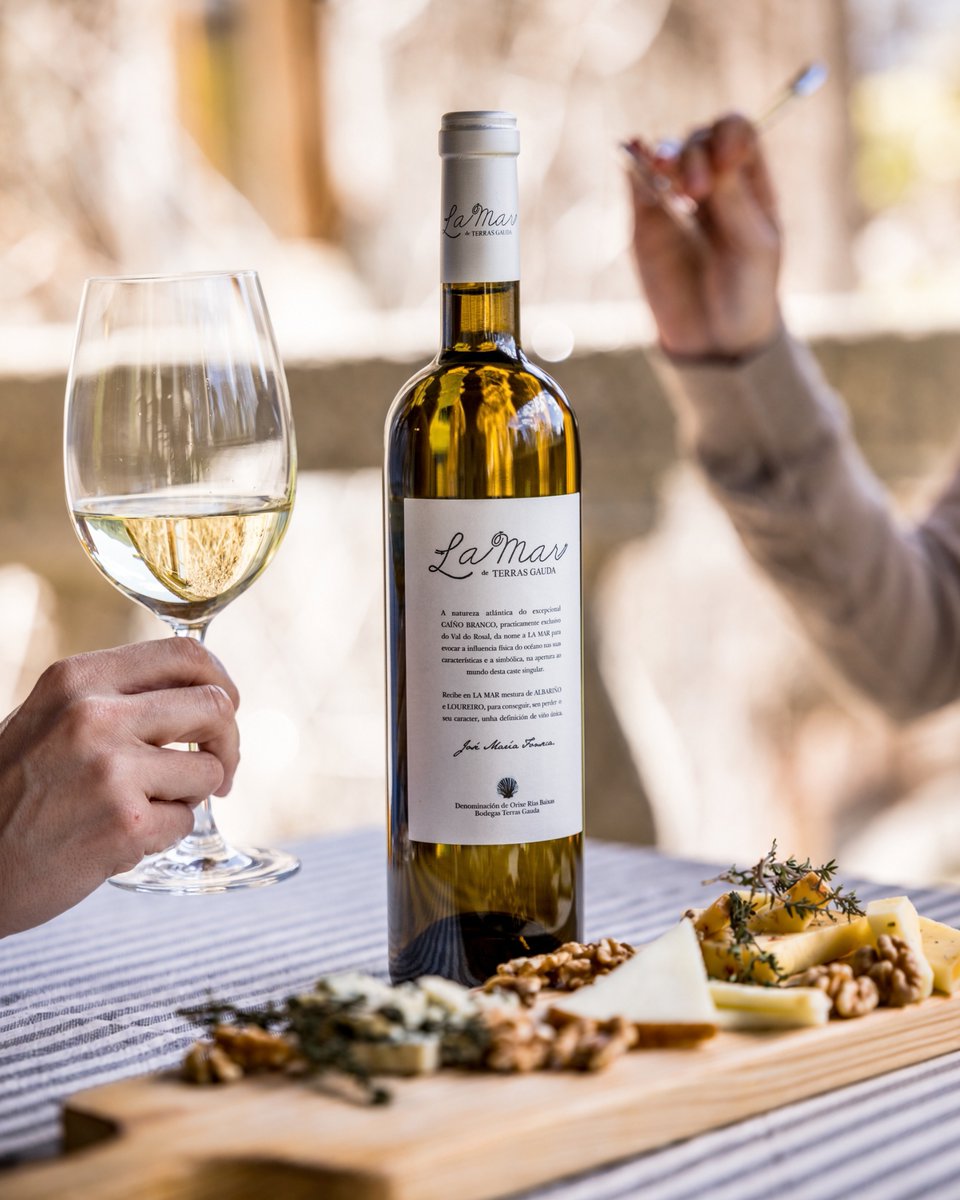 TerrasGauda's tweet photo. Que no falte sitio para otra copa de #LaMar de #TerrasGauda, un vino untuoso y de gran volumen, que sorprende por su equilibrio entre potencia y frescura. ยกSalud!
.
.
#GrupoTerrasGauda #SomosTerrasGauda #winery #wine #winemoments #winelovers #riasbaixas #riasbaixaswine https://t.co/CnZh5bx4ws
