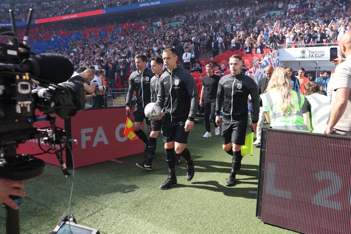 prorefofficial's tweet photo. Premier League and FIFA assistant referee Dan Robathan has retired from match officiating on medical grounds.

We’ve been supporting Dan with his desire to return to the field following a health issue that necessitated spinal surgery. Despite everyone’s best efforts, that has unfortunately proved to not be possible, but our hope is the surgery and recovery can still see him lead a healthy and active life for himself and his family beyond professional officiating.

Dan officiated in 203 Premier League matches and over 200 EFL and domestic cup fixtures, serving the game with professionalism and the highest possible standards week-in, week-out. 

Thank you for your contribution to the game, Dan. We wish you all the very best for the future ❤️