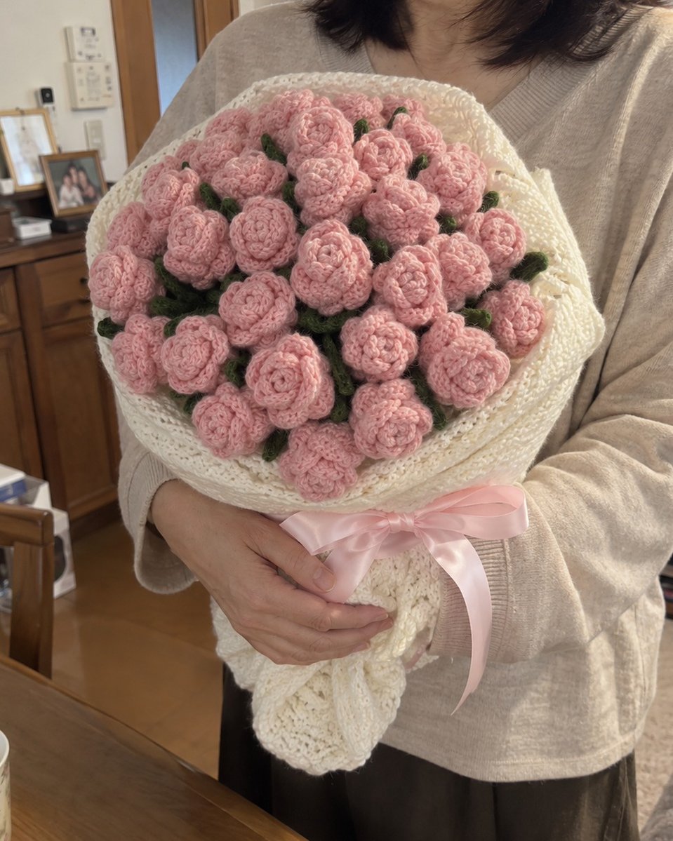 daily_step_care's tweet photo. 娘が誕生日にブランケットになる花束をプレゼントしてくれました！
使わないときは飾ってもかわいくてとてもお気に入りです💐(pr)