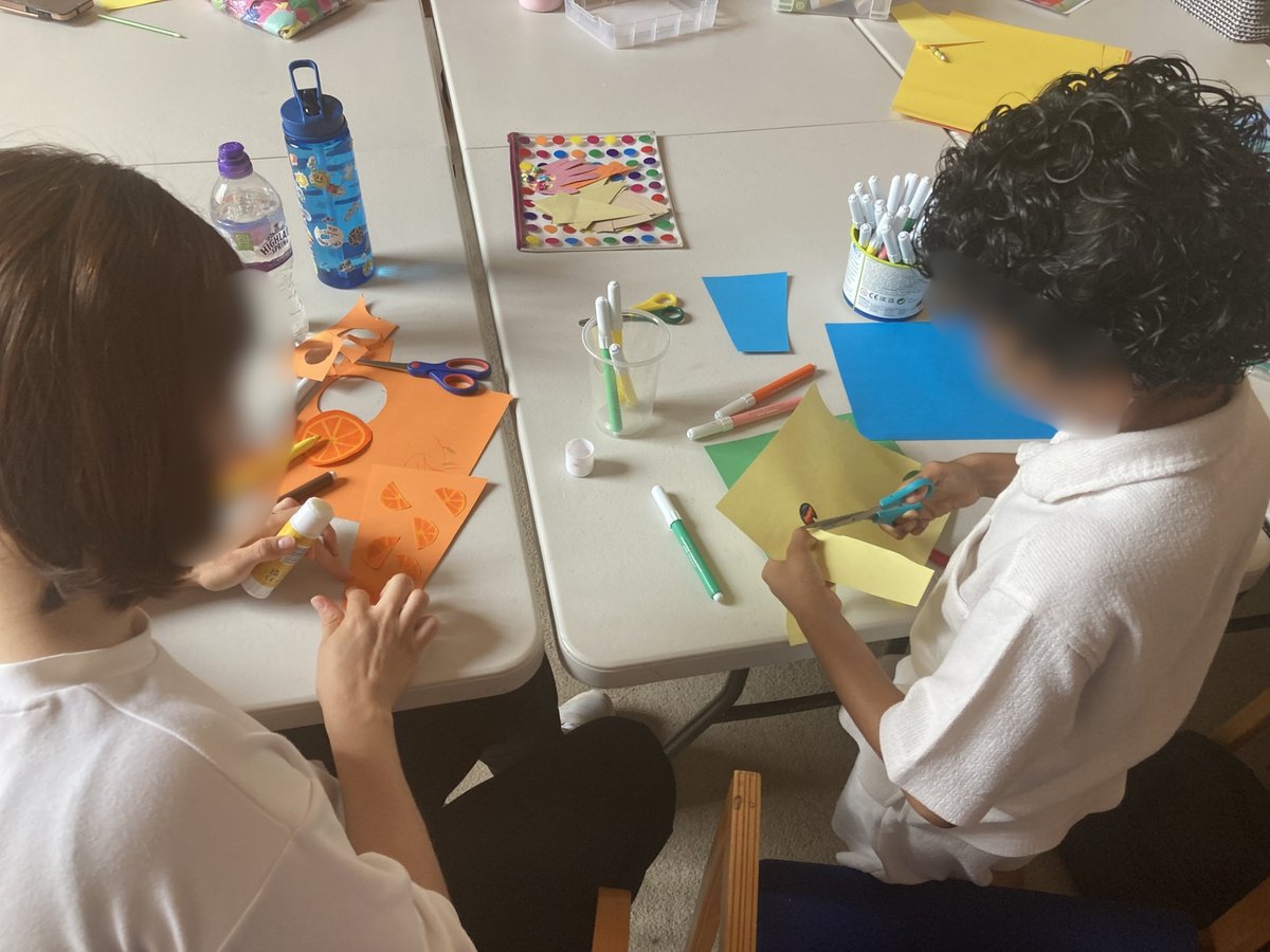 MedailleTrust's tweet photo. A little summer creativity at Coastal Family Service!
The family enjoyed some seasonal crafts, creating colourful artwork inspired by the summer and the sea.
A lovely way to get creative, spend time together and make some happy memories.
#SummerCrafts #CreativeActivities https://t.co/EzF4fVmK0J