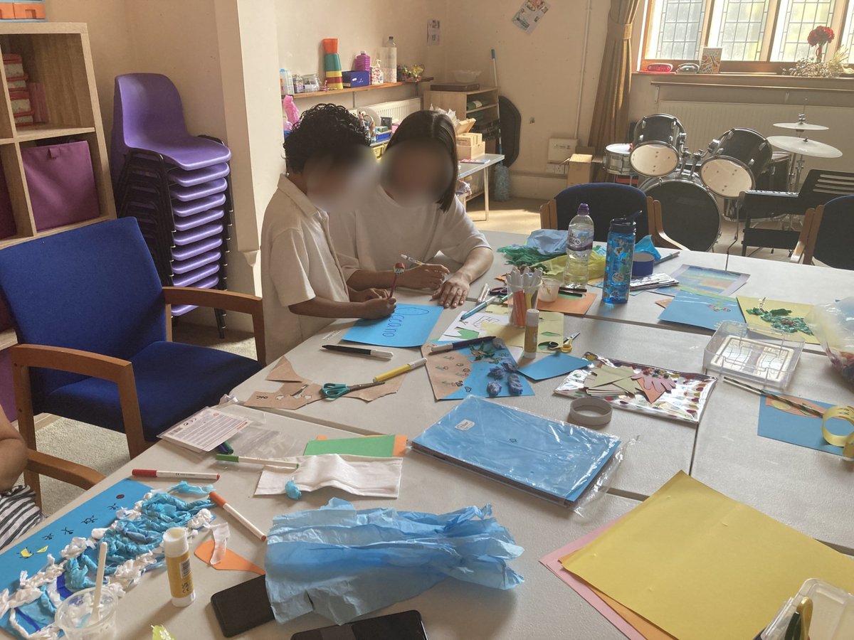 MedailleTrust's tweet photo. A little summer creativity at Coastal Family Service!
The family enjoyed some seasonal crafts, creating colourful artwork inspired by the summer and the sea.
A lovely way to get creative, spend time together and make some happy memories.
#SummerCrafts #CreativeActivities https://t.co/EzF4fVmK0J