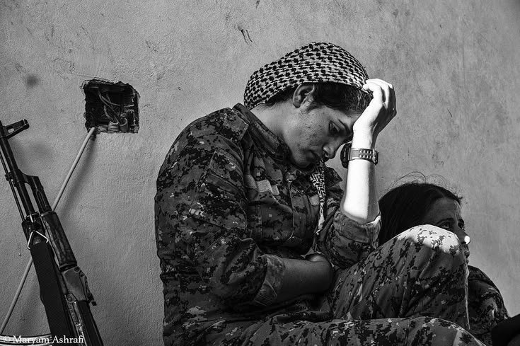 fistikyu's tweet photo. Sen nedir bilir misin hissedememek güneşi suratında https://t.co/HlNwlQ431u