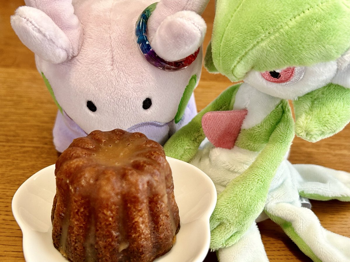 nuA_704's tweet photo. 昨日買っておいたお芋のカヌレぬめさな〜
キャラメルもかかってて美味しい(*´꒳`*) https://t.co/VjOWZeuNX5