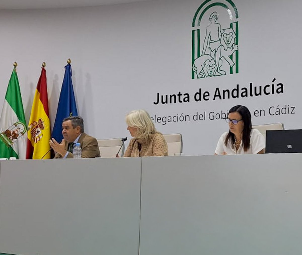 IAAPJunta's tweet photo. 📍 Cádiz acoge la Jornada Provincial del Decreto 91/2026, sobre evaluación del desempeño y carrera horizontal en la @AndaluciaJunta.
Un nuevo paso en la modernización de la Administración y en la mejora de la gestión pública.
 @IAJuntaAND @CadizJunta @pploaiza https://t.co/WzVZwCdlQT