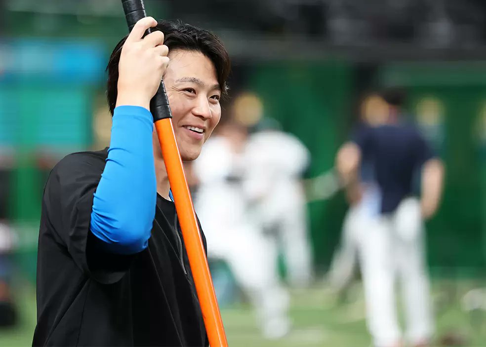 doshinsports's tweet photo. 山崎福也　引退する「平野さん、山田さん、西野さん」へ
大好きな３人に伝えたい感謝のメッセージ 
| 道新スポーツ
https://t.co/XAeuipHM9S @doshinsportsより #lovefighters https://t.co/JN5VEARedv