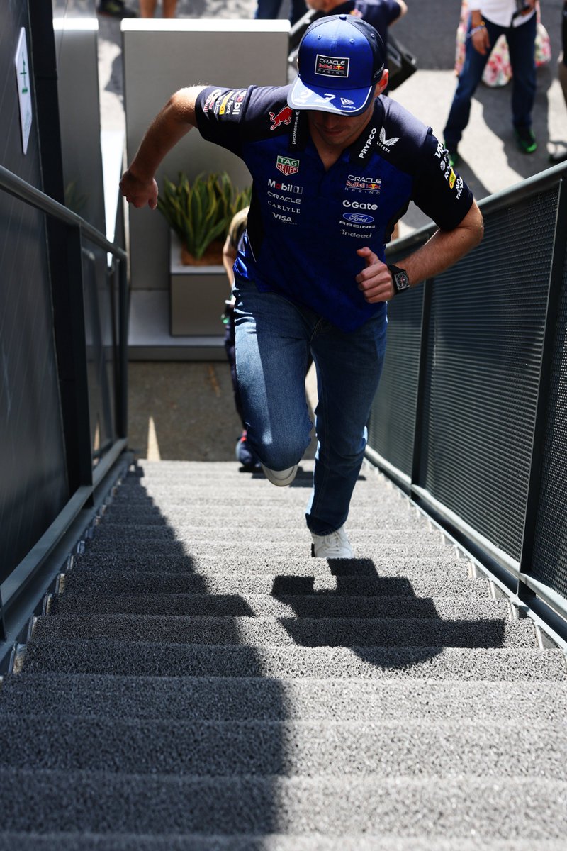 redbullracing's tweet photo. 🎶 walk it, like I talk it (walk it) 🎶

#F1 || #AzerbaijanGP 🇦🇿 https://t.co/i6Kd299rxR
