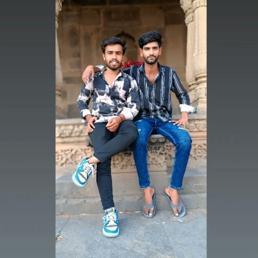 DebbraLogwn5co's tweet photo. Ek dil, teen jaan… Love you, Bhai! https://t.co/aed5ZKotax