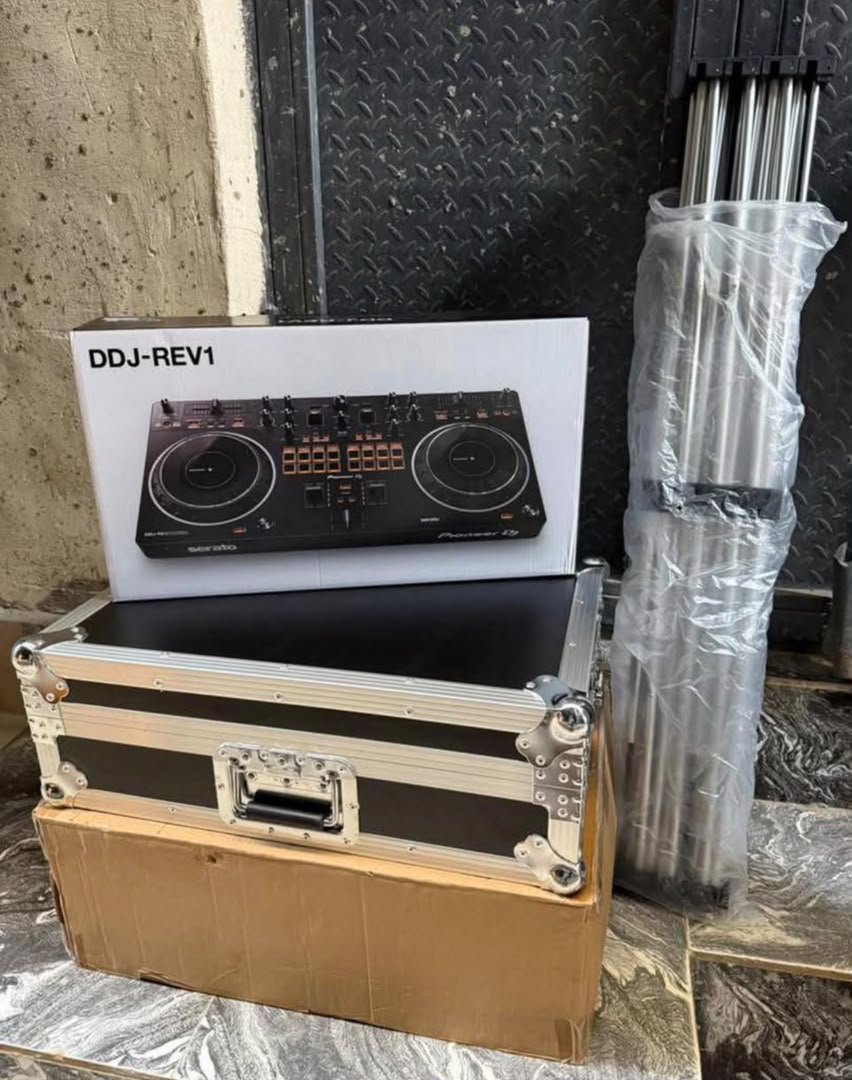 socratesconcept's tweet photo. 9AM AND AJAH DON COLLECT ORDER! 🔥

A good customer just secured a DDJ-REV1 + Flight Case + 4-Leg Stand this morning. 🎧📦

Everything don pack and ready to enroute Ajah, Lagos. 🚚💨

At Socratesconcepts, when you order, we no dey waste time — na waybill straight! 😎

Another DJ setup on the move.
Who’s next? 👀🔥

#Socratesconcepts #DJGear #DDJREV1 #Lagos