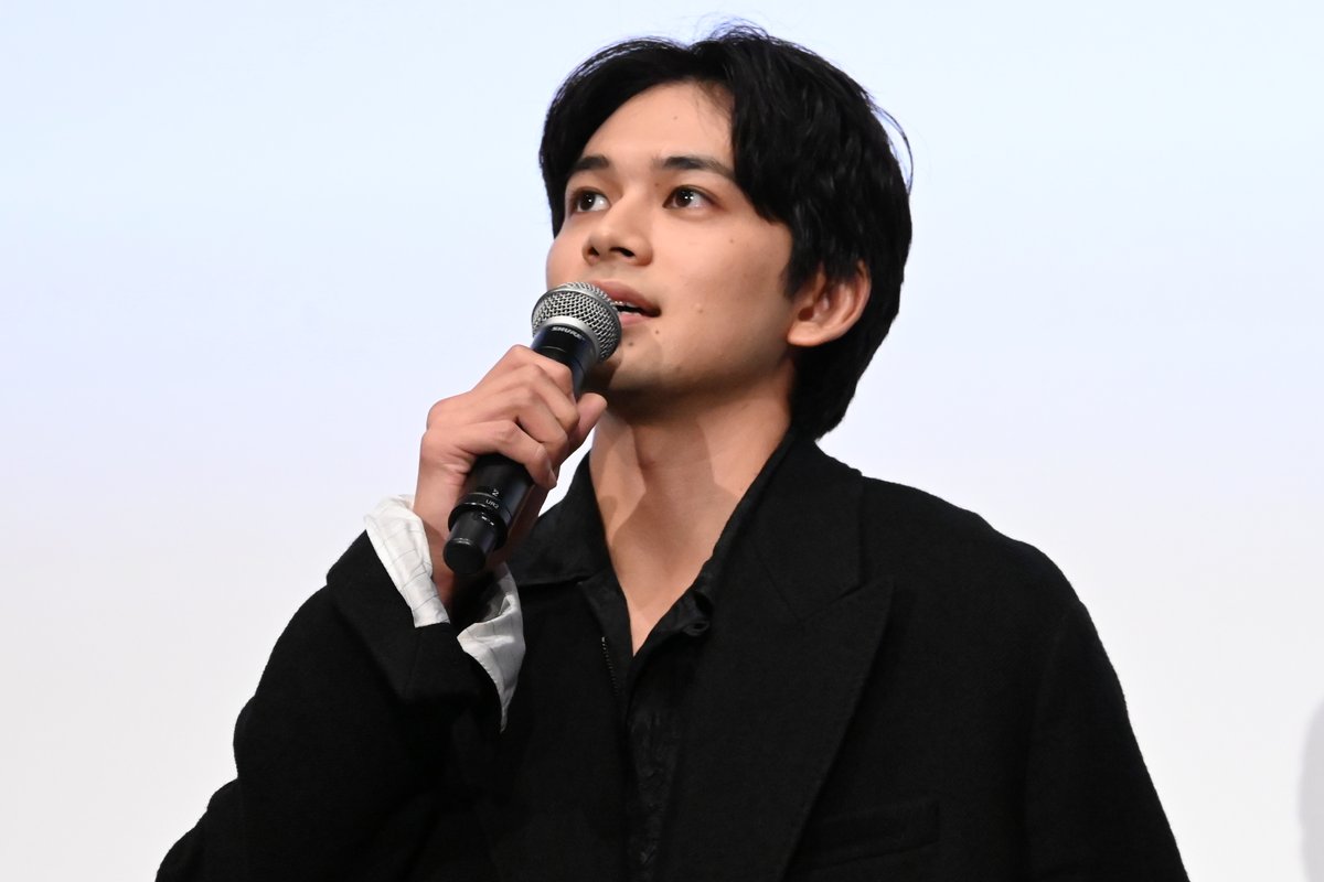 encountofficial's tweet photo. 〖　#𝐸𝑁𝐶𝑂𝑈𝑁𝑇 𝑃𝐻𝑂𝑇𝑂　〗

北村匠海、主演映画初日に“初めての感覚”
「うれしくもあり、少し寂しくも」　
https://t.co/vruliR7kit

映画『しびれ』初日舞台あいさつに登壇❕
撮影は「俳優としての集大成だと思って臨んだ」

#映画しびれ #北村匠海 @shibire_movie https://t.co/UIKGT17EvZ