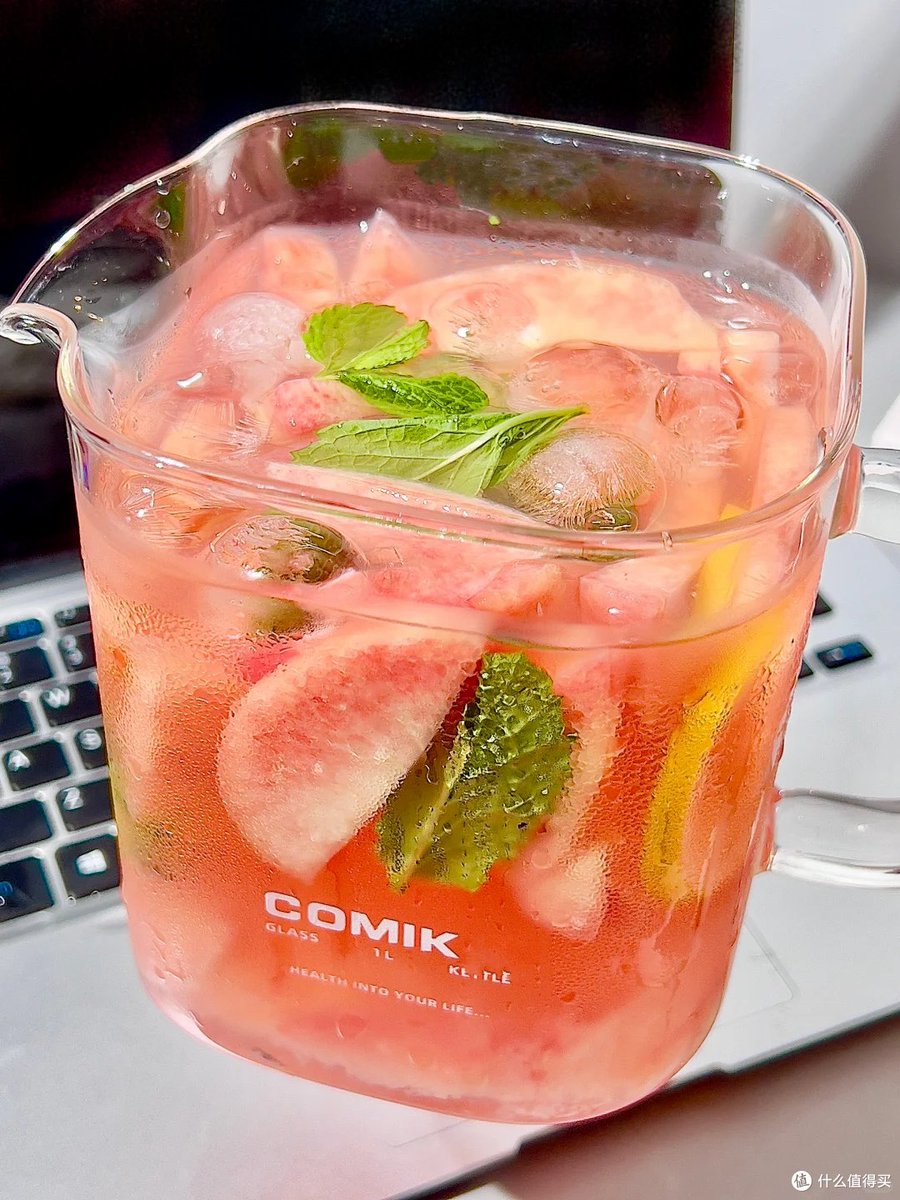enzotyler371590's tweet photo. [Craving a quick pick-me-up Whip up iced honey lemon tea in 5 mins! Steep black tea, add fresh lemon juice u0026 a spoonful of honey, pour over ice. Refreshing, zesty u0026 perfect for hot afternoons!] https://t.co/EPFQjtFmHM