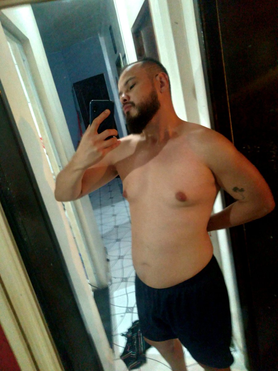 weslleysase's tweet photo. É, insônia maldita. https://t.co/648BjLXiS3