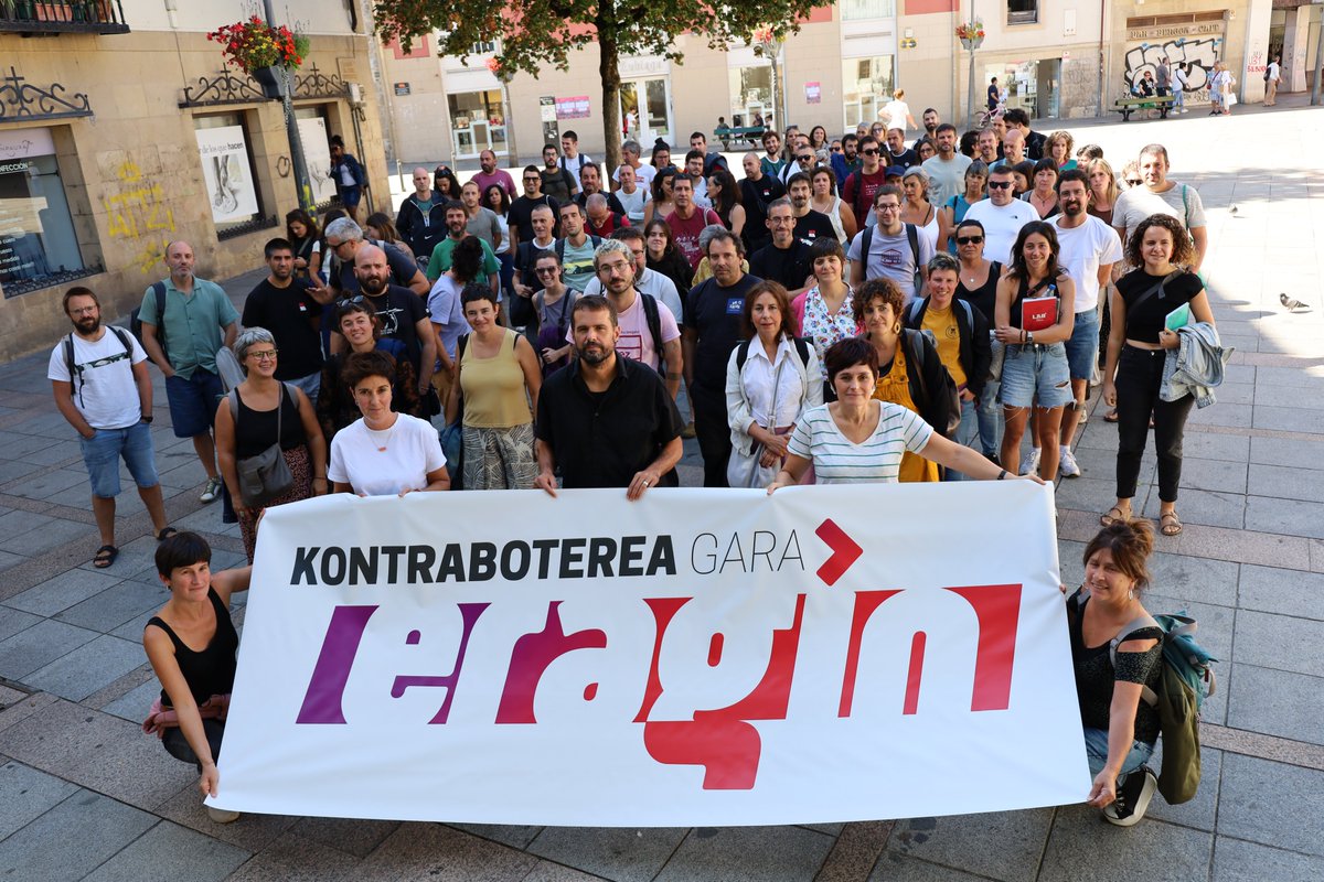 LABsindikatua's tweet photo. 📢 Euskal sindikalismo eraldatzailea indartzeko deia egin du LABek, eragiteko gaitasuna biderkatzeko

➡️ Hauteskunde sindikaletan oldarraldi erreakzionarioari erantzun irmoa emateko deia egin die euskal langileei: “Euskal Herritik ez  dira pasako!”

🔗 https://t.co/yDzORrOfjl https://t.co/qOgN77o6oy