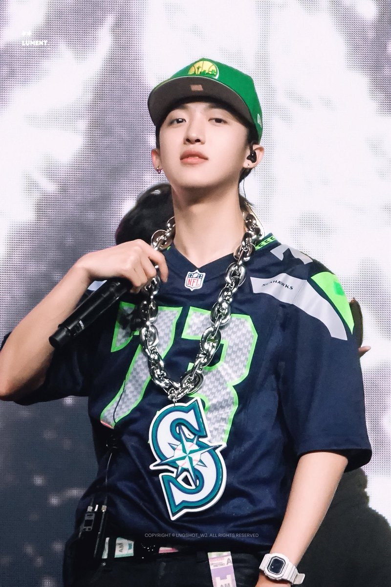 woojin_eyes's tweet photo. Lucky fans , got Lngshot chains https://t.co/iMPMAKLun7