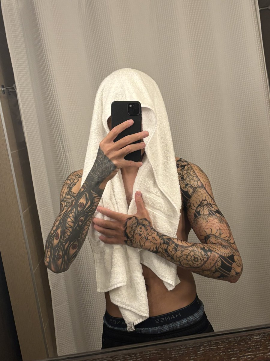 roxyviii's tweet photo. anyway peep the difference yo. goodnight https://t.co/x3jKOOVLG7