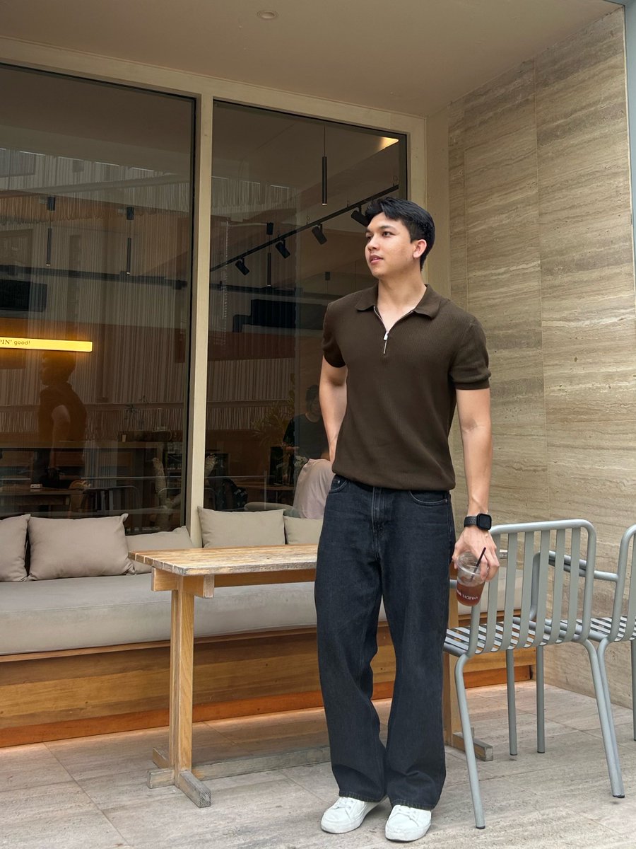 ntw9x's tweet photo. me in public                    me in my room https://t.co/jSQRMwGAdK
