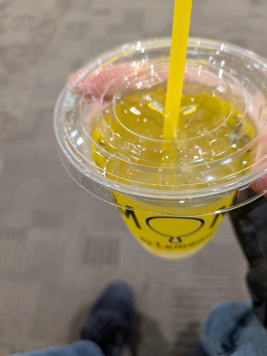 hs386e6's tweet photo. 今日は、お昼はお寿司食べに行って
食後にレモネード飲んでメンタル回復できました。また明日から無理なく過ごします！ https://t.co/on92trvLVX