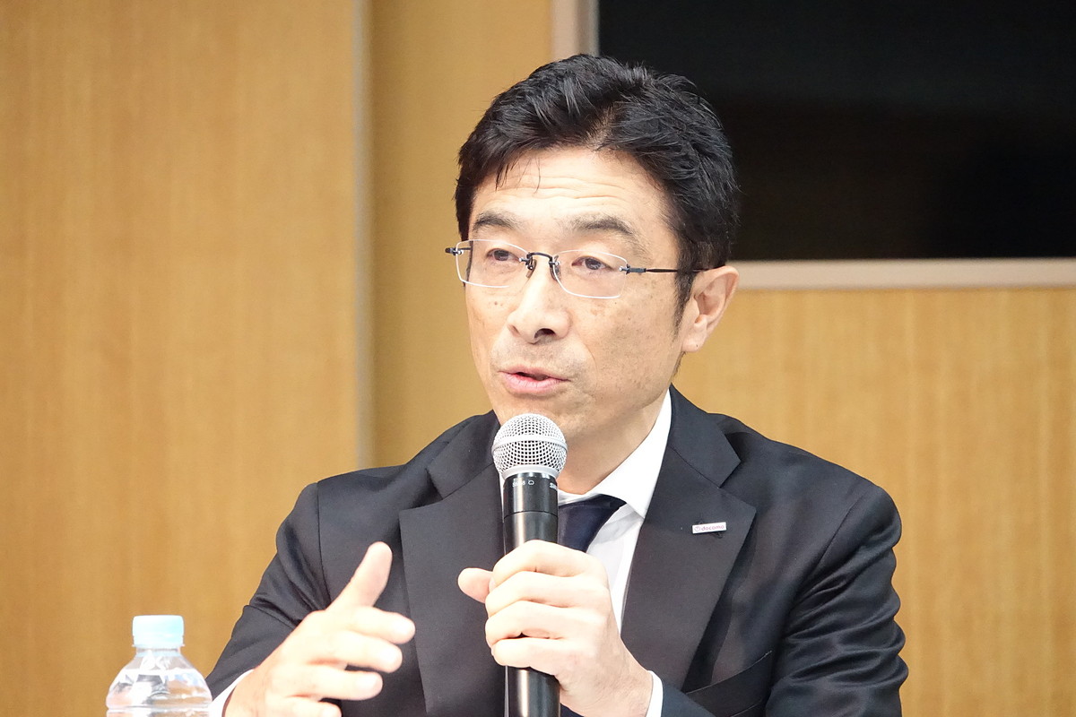 ktai_watch's tweet photo. ドコモの値上げの理由は「コスト上昇」で回線品質とは無関係、「改善は道半ば」と齋藤副社長 https://t.co/JWV6g2Va36 https://t.co/ZSjotId6O9