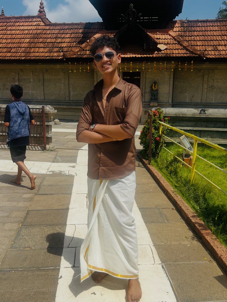 LoriaHilfiq7bk's tweet photo. If I were South Indian. https://t.co/xVUkM9lSTf
