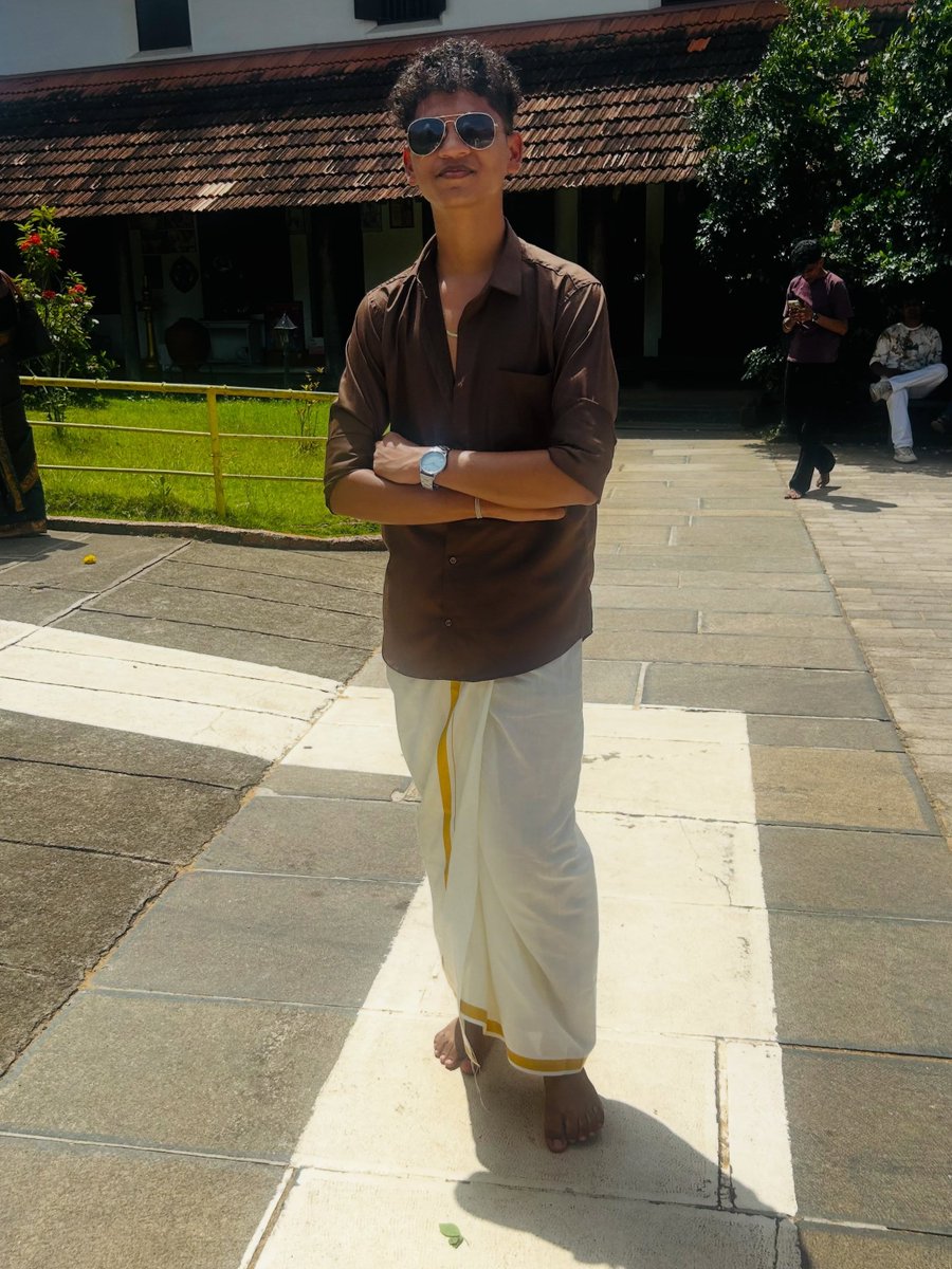 LoriaHilfiq7bk's tweet photo. If I were South Indian. https://t.co/xVUkM9lSTf