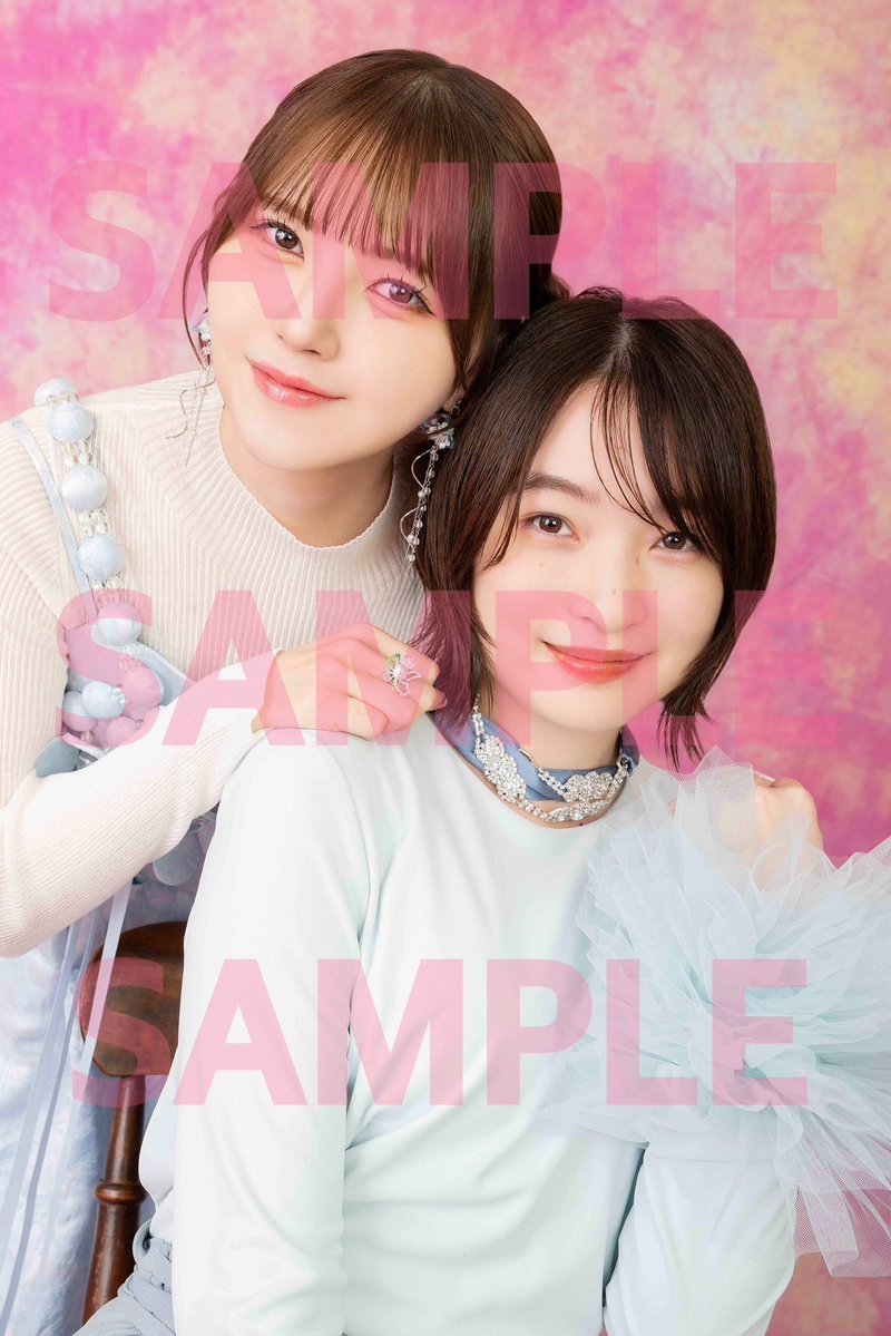 TVguidePERSON's tweet photo. ゲーマーズ通販で「#TVガイドPERSON vol.169」をご購入いただくと、声優連載に登場する #上田麗奈 さん×#鬼頭明里 さん(@kitoakari_1016)の本誌未掲載カットによる特典生写真をプレゼントいたします。なお、数には限りがありますのでご予約はお早めに。https://t.co/THFyqJQZeY #アオのハコ https://t.co/OokidNFs6R