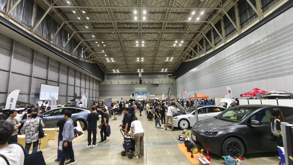 TeslaOwners_JP's tweet photo. 今年のTOCJ全国ミーティングは【X TAKEOVER Japan 2026】に進化して開催します！

写真は昨年の様子です。
なんと半数を超える方々が初参加でした💡

 イベントについてのnote記事↓  
https://t.co/b32IlPS4EH

チケット↓ 
https://t.co/O6dnmAXaK6 

#Xtakeoverjapan #tesla #テスラ https://t.co/ewTkbHWhOm