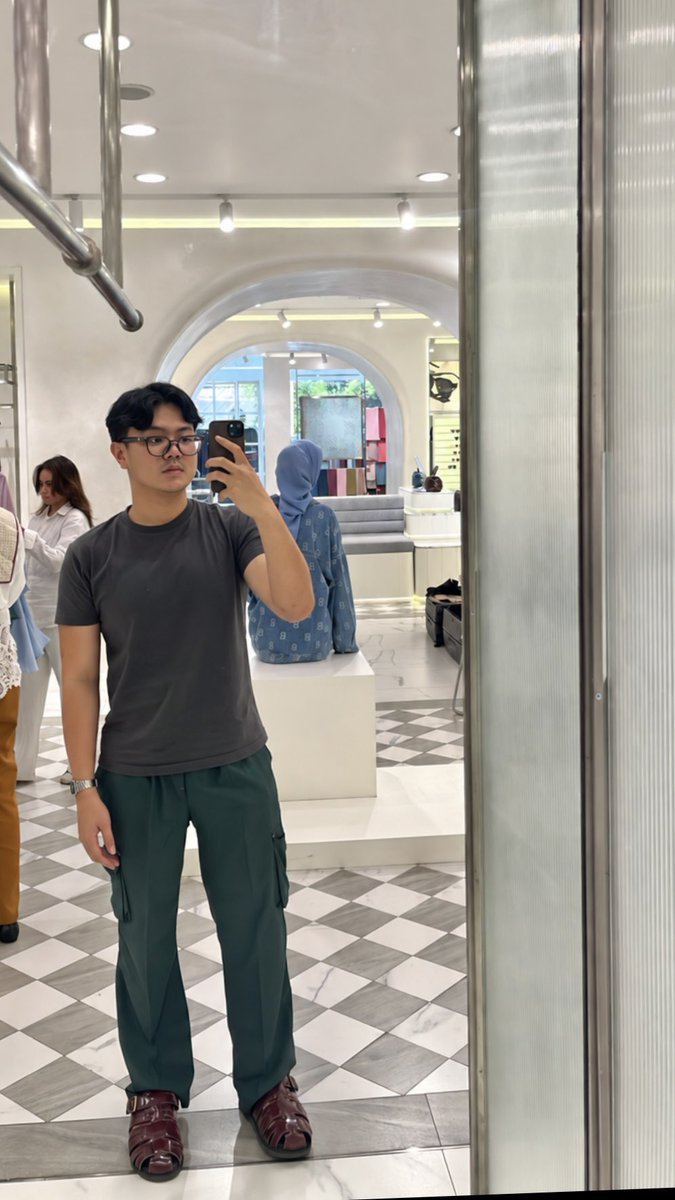 dumbydumsy's tweet photo. outfit ngantor hr ini ky org bgn tidur https://t.co/1a3HQHPehN