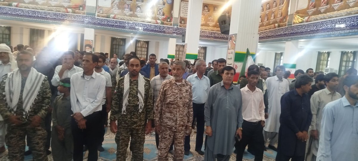 rz12l's tweet photo. گام‌به گام‌با‌دلی‌شکسته‌و‌داغدار‌در‌میدان‌هستند‌از‌هیچ‌چیزی‌خوف‌ندارند‌ 
شعار‌ایرانی‌
نحن‌المنتقمون
#جانفدای_ایران
#جانفدایان_کرمانی https://t.co/DvG2faOjnO