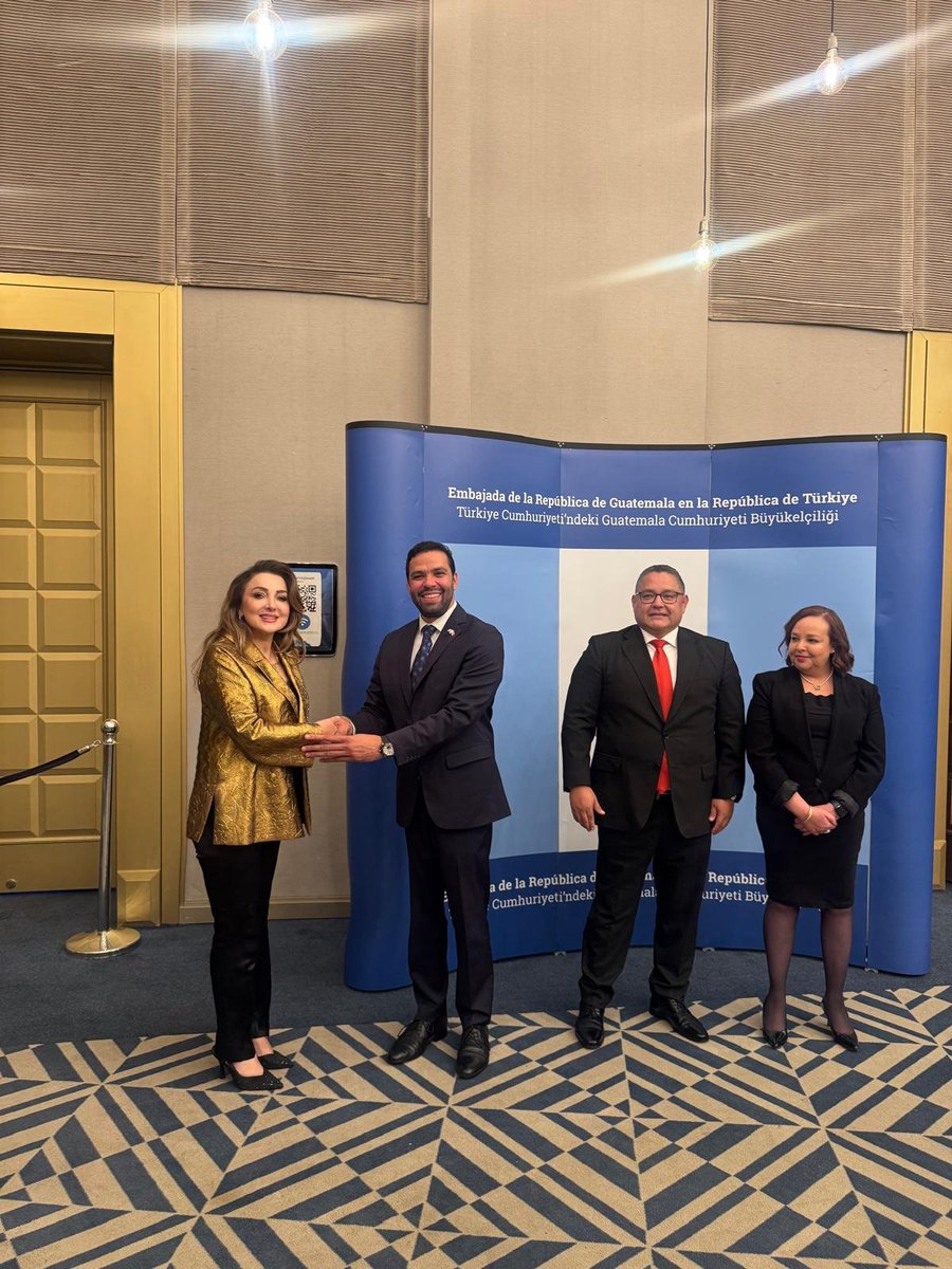 UluskonTurkiye's tweet photo. ULUSKON Genel Başkanı ve BM İyi Niyet Elçisi Nezaket Emine Atasoy, Guatemala Cumhuriyeti'nin bağımsızlığının 205. yıl dönümü dolayısıyla Ankara'da düzenlenen Milli Gün Resepsiyonu'na, Guatemala Ankara Büyükelçisi Sayın Eduardo Enrique Hernandez Recinos'un davetiyle katıldı. https://t.co/7xF4VgHYaO