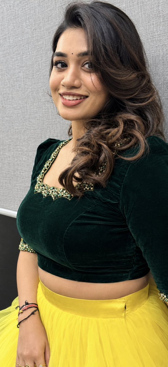 tamilvha's tweet photo. Srinisha👑Enna di mølăi&amp;søøthu ivlo perusu iruku shh🤤Un mølăîyă massage panni mood aaki🥵apdiye un moonju full ah kiss panni kolutha idupa pesanjite køødhila force ah økånům🍌un odambu kulunganum takkunu pinnadi thirupi verithanama oru Kùńdï shot podanum🍑 https://t.co/NBirFkEeAj