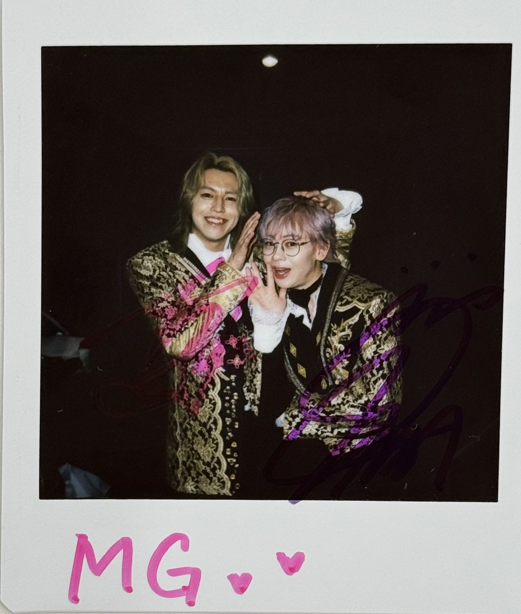 mg_tns's tweet photo. ◤#音楽誌MG NO.34 発売中！◢

【PRESENT】
#超特急 #タカシ さん＆ #シューヤ さんの
サイン入り生写真を1名様に🎁

応募方法
①このアカウントをフォロー＆RP
②このポストにリプ

10/30(金)17時〆切✅
当選通知はDMにて✉

▼ご購入は🛒
https://t.co/MqrryaplYf https://t.co/BmKnIyHGbH