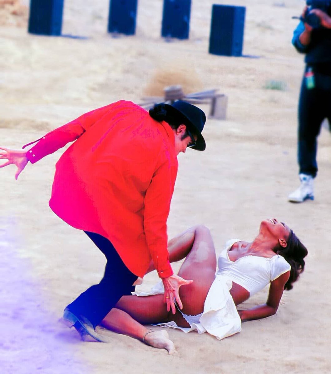 unmaskmind's tweet photo. Michael Jackson did surgery to change his appearance and become white, yet was out here having carnal fun with Black girls 😭 https://t.co/Enx2dkZMGN