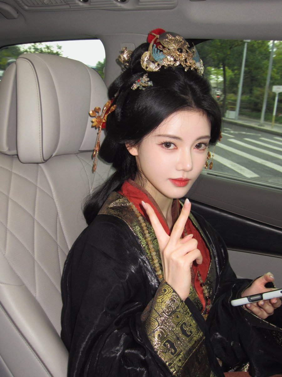ahchu0005's tweet photo. 260925 쑨전니 공작실 샤오홍슈 업데이트 https://t.co/6CGdAt57Vj