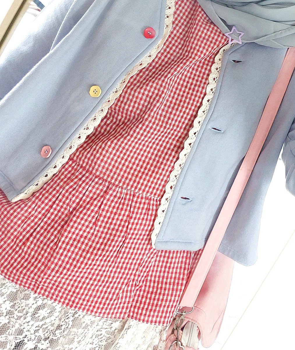 sharingmochi's tweet photo. mau tunjukin outfit kue gemasku ft yushi n wichu https://t.co/StyIIFtKAl