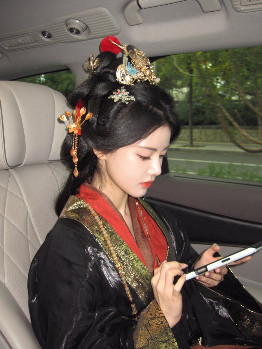 ahchu0005's tweet photo. 260925 쑨전니 공작실 샤오홍슈 업데이트 https://t.co/6CGdAt57Vj