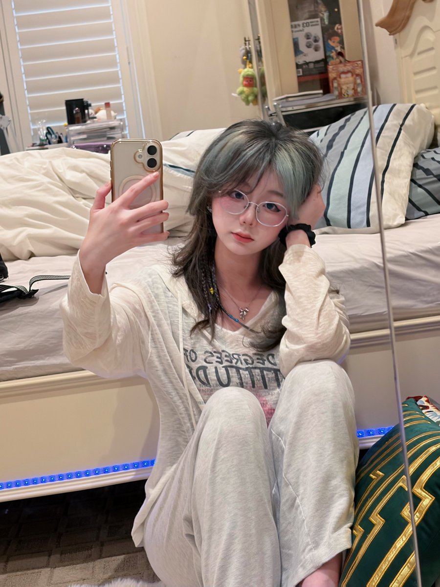 keoslve's tweet photo. lowk miss this color https://t.co/CAmNjQyUPz