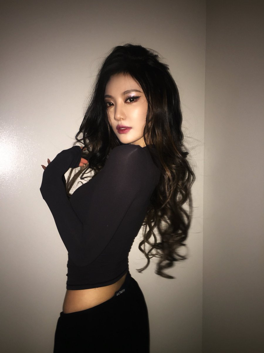 aeifuzz's tweet photo. 내가봤던 여자의악마는 다가짜였고 이게 진짜. 여자의악마구나 https://t.co/GJIP9CB7lb