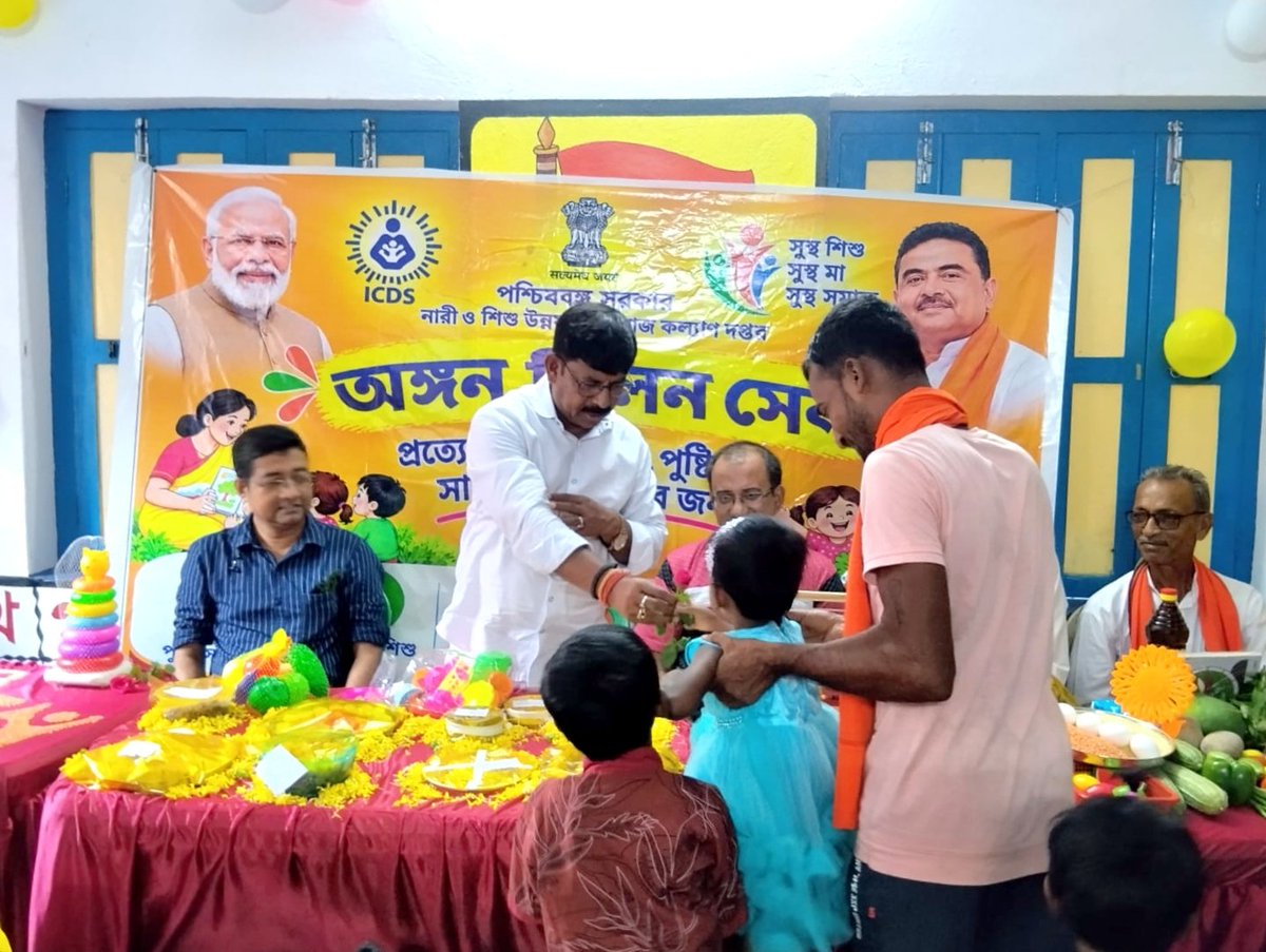 Tusarkumarmaju1's tweet photo. আজ পাণ্ডুয়ার মন্ডলাই দক্ষিণপাড়া অঙ্গনওয়াড়ি কেন্দ্রে ‘অঙ্গন মিলন সেবা’ অনুষ্ঠানে উপস্থিত হয়ে ছোট্ট শিশু, অভিভাবক ও সকলের সঙ্গে আনন্দঘন সময় কাটালাম।
@SuvenduWB
@DilipGhoshBJP
#Pandua #ChildDevelopment #JanSeva #AnganMilanSeva https://t.co/XaPLeVLG6p