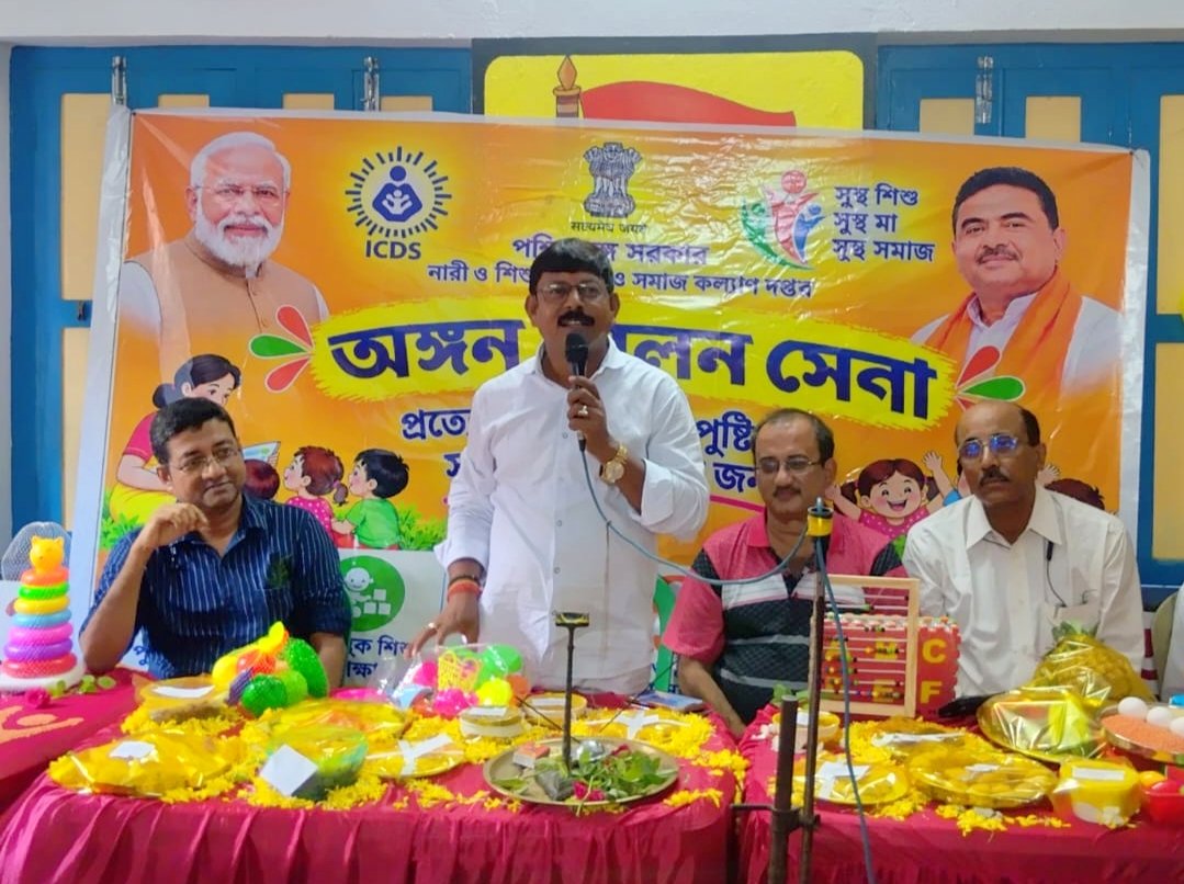 Tusarkumarmaju1's tweet photo. আজ পাণ্ডুয়ার মন্ডলাই দক্ষিণপাড়া অঙ্গনওয়াড়ি কেন্দ্রে ‘অঙ্গন মিলন সেবা’ অনুষ্ঠানে উপস্থিত হয়ে ছোট্ট শিশু, অভিভাবক ও সকলের সঙ্গে আনন্দঘন সময় কাটালাম।
@SuvenduWB
@DilipGhoshBJP
#Pandua #ChildDevelopment #JanSeva #AnganMilanSeva https://t.co/XaPLeVLG6p