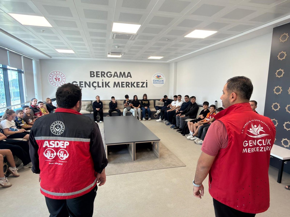 GSBBergamaGM's tweet photo. Bergama Gençlik Merkezi ve Bergama Aile ve Sosyal Hizmetler Müdürlüğü iş birliğiyle gerçekleştirdiğimiz “Okula Destek Projesi” kapsamında, küçük yaş gruplarındaki çocuklarımızın sosyal gelişimlerine katkı sunmak amacıyla çeşitli sosyal etkinlikler gerçekleştirdik. https://t.co/3qawPT2bPk