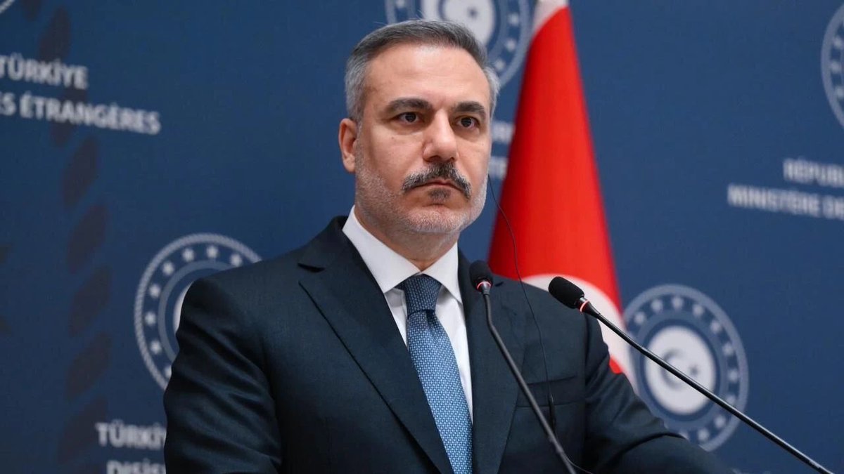 mahfildijital's tweet photo. 🔴 Dışişleri Bakanı Hakan Fidan (Mekke İttifakı’na yönelik eleştiriler hk.):

“Kimse NATO’yu ‘kâğıttan kaplan’ diye eleştirmiyor.

Fakat henüz yeni doğmuş bir savunma ittifakı söz konusu olduğunda, 10 yıllık Yemen krizini gösterip ‘Bakın, çalışmıyor’ diyorlar.

Biz daha yeni başladık.”