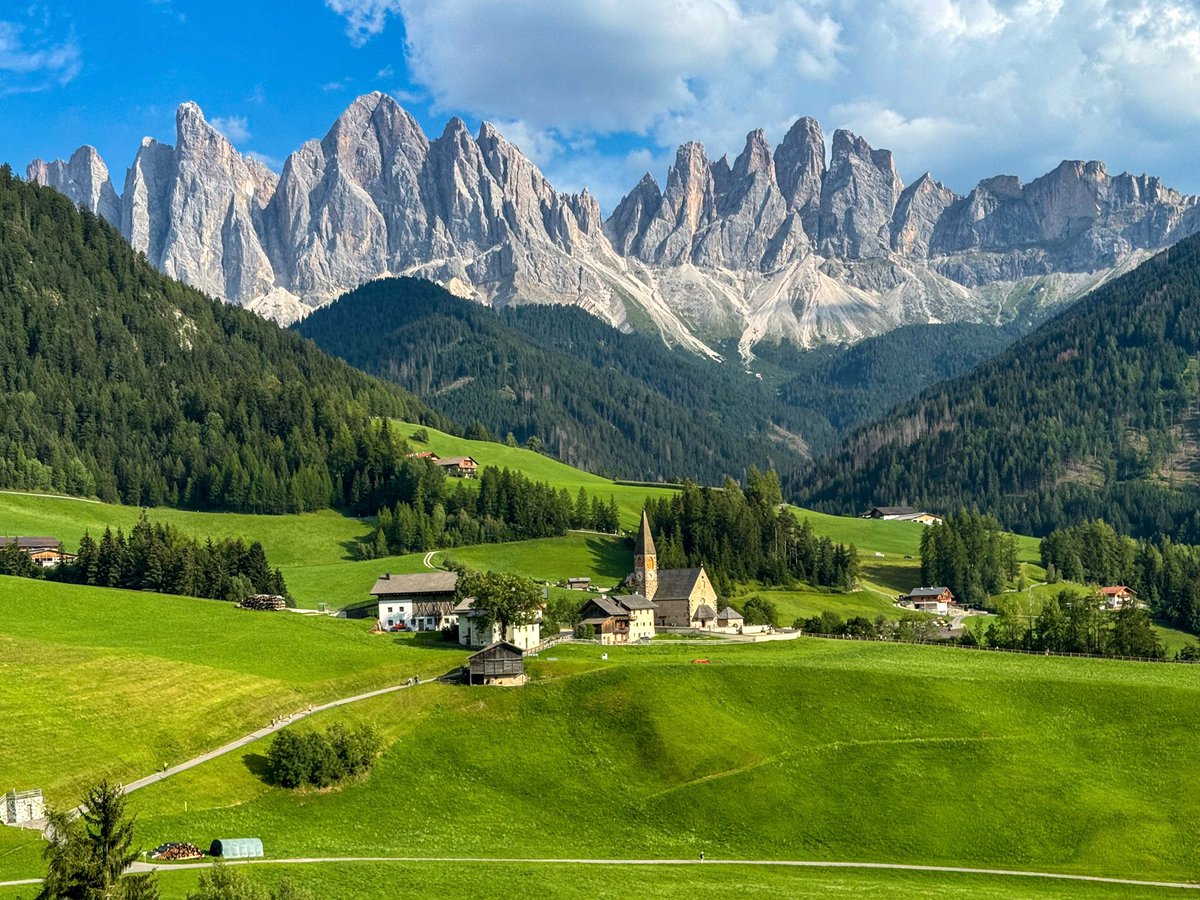 earthserenityy's tweet photo. Val di Funes Dolomites Italy https://t.co/YaymgWNi5L