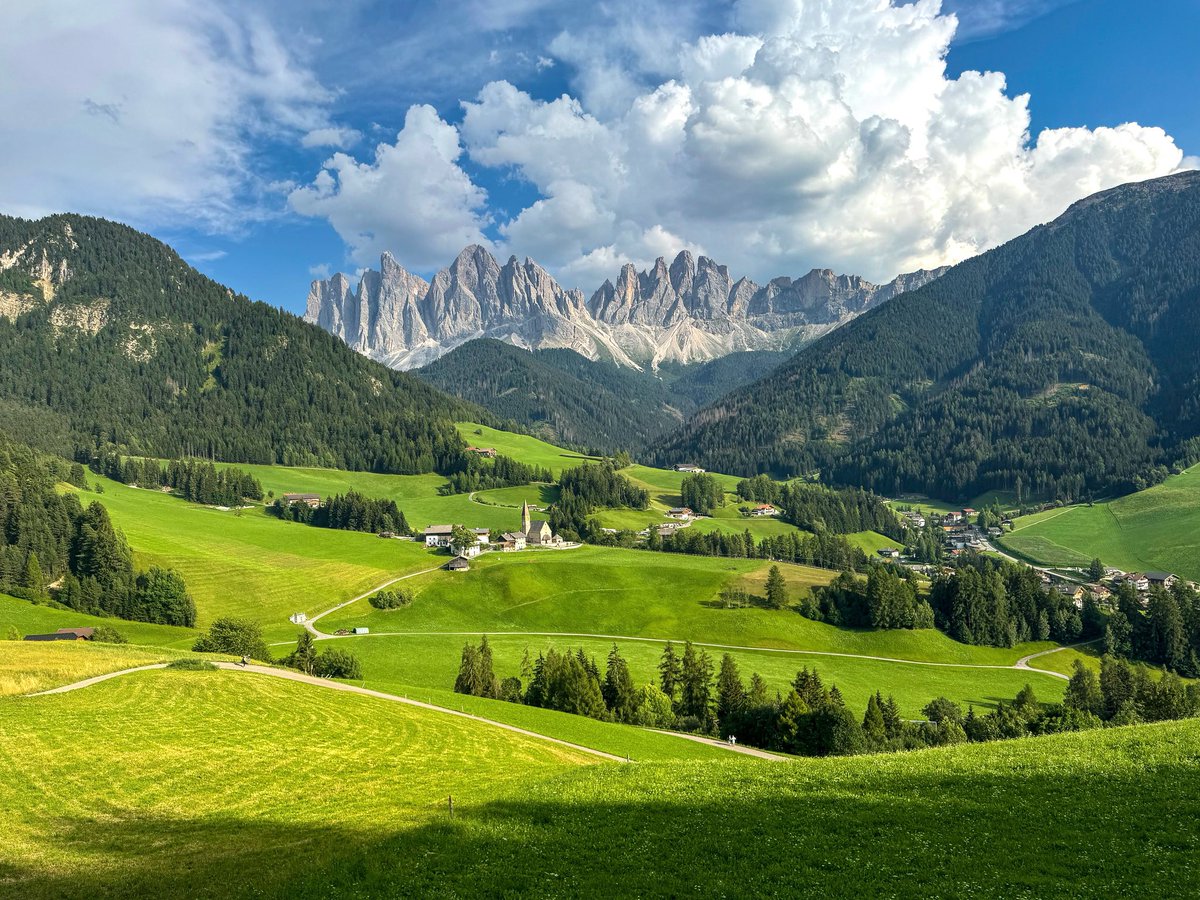 earthserenityy's tweet photo. Val di Funes Dolomites Italy https://t.co/YaymgWNi5L