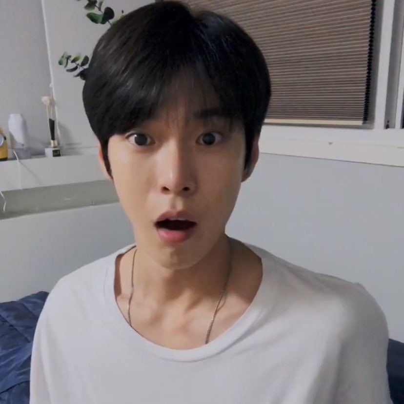 davi_woeh's tweet photo. #재도

형..
형큰일났다..

                             또 왜.. 쓸데없는 
                            소리할거면 입닫엉..
          (고개들었는데주머니뒤지는모습봄)
                      야너설마머잃어버렷어???

없다..
지갑이 없는데?

                           하미쳤어진짜야? https://t.co/ZFVz1SwIIB