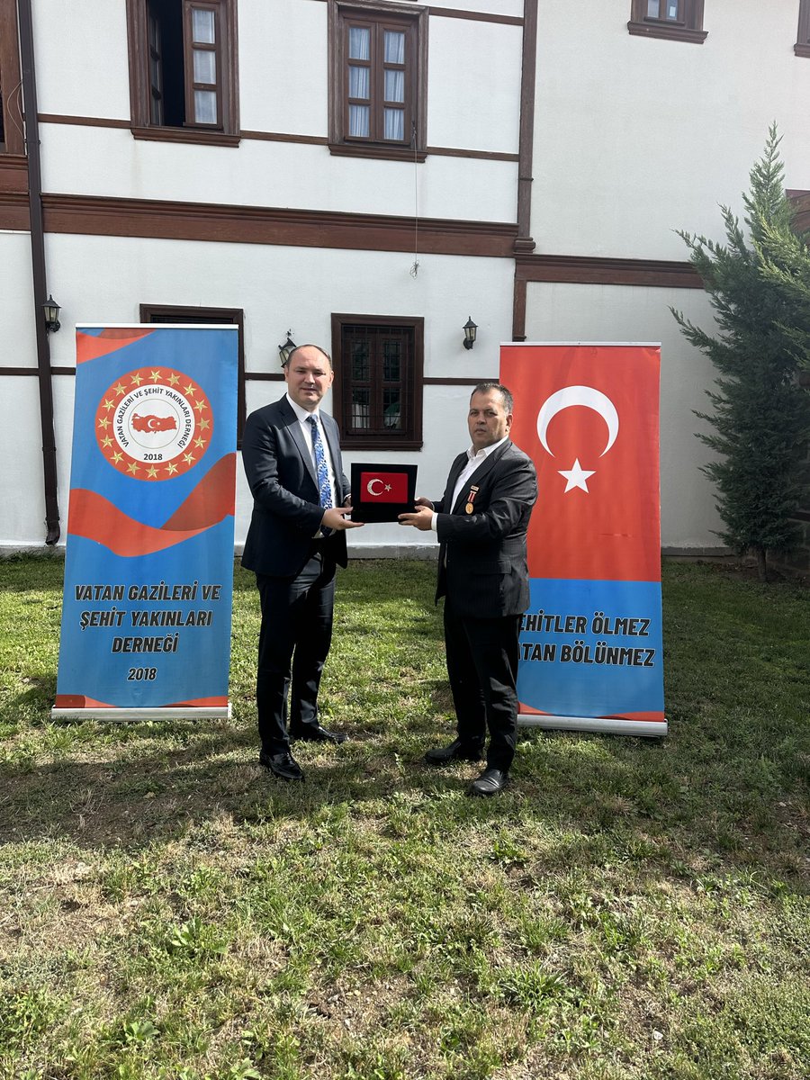 VatanGaziSehitD's tweet photo. Bugün Derneğimizi Muradiye eğitim kurumları karapürçek şubesindeki öğrenciler ve kıymetli hocalarımız ziyaret ettiler.

Kahvaltı eşliğinde #15temmuz hain darbe girişiminde yaşadıklarımızı #fetö terör örgütünün ne denli tehlikeli bir örgüt olduğunu++ https://t.co/79Gy1wKL5j