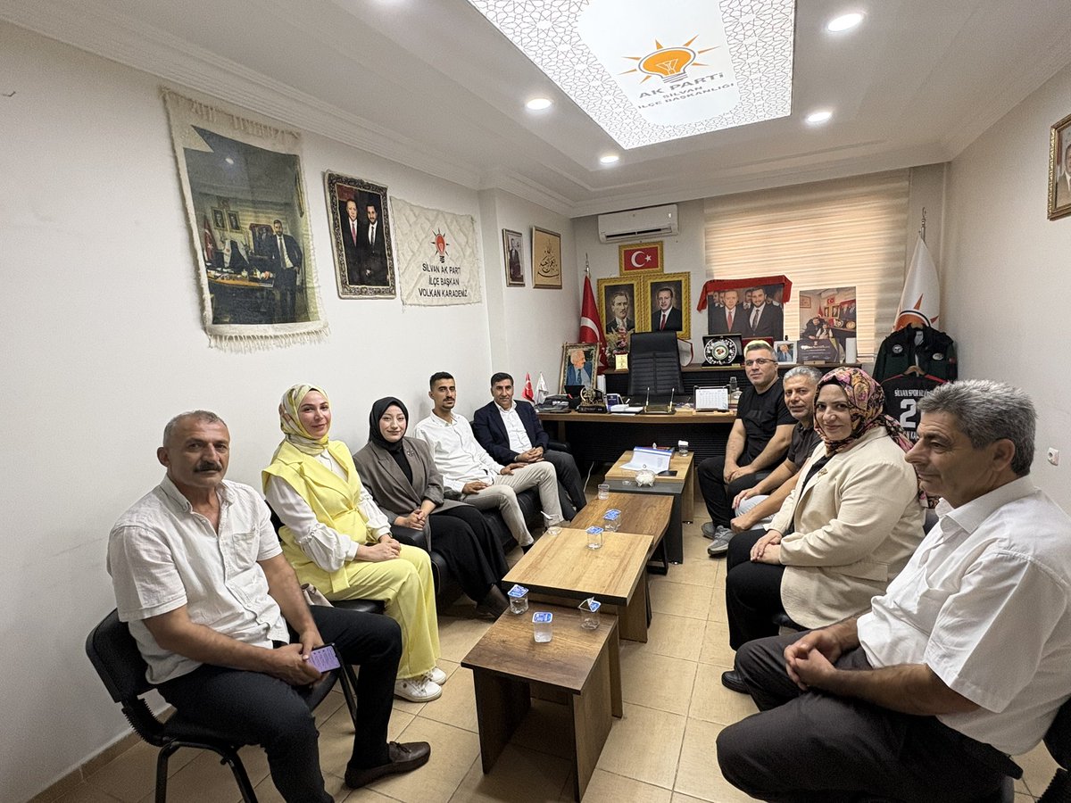 RojdaTurkes's tweet photo. 📍Silvan

İl Teşkilat Başkanımız @davutyildiz21 ve İl Bilgi İşlem Uzmanımız @ByBabayigit ile birlikte;

#Silvan’da 3 kademe teşkilat başkanlarımızla bir araya geldik. https://t.co/MsFfl6qgti