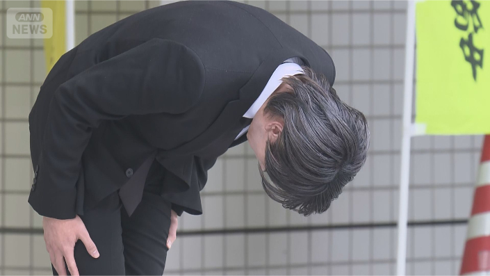tv_asahi_news's tweet photo. 「この度は大変申し訳ございませんでした」
知人女性を殴るなどしてけがをさせた疑いで逮捕されたアイドルグループ「timelesz（タイムレス）」の猪俣周杜さんが釈放されました。

▼【動画】警察署を出る猪俣さん
https://t.co/wTPJKSvdi9
▼【情報まとめ】
https://t.co/MqfM3h0QEw https://t.co/MS32gvmgaJ