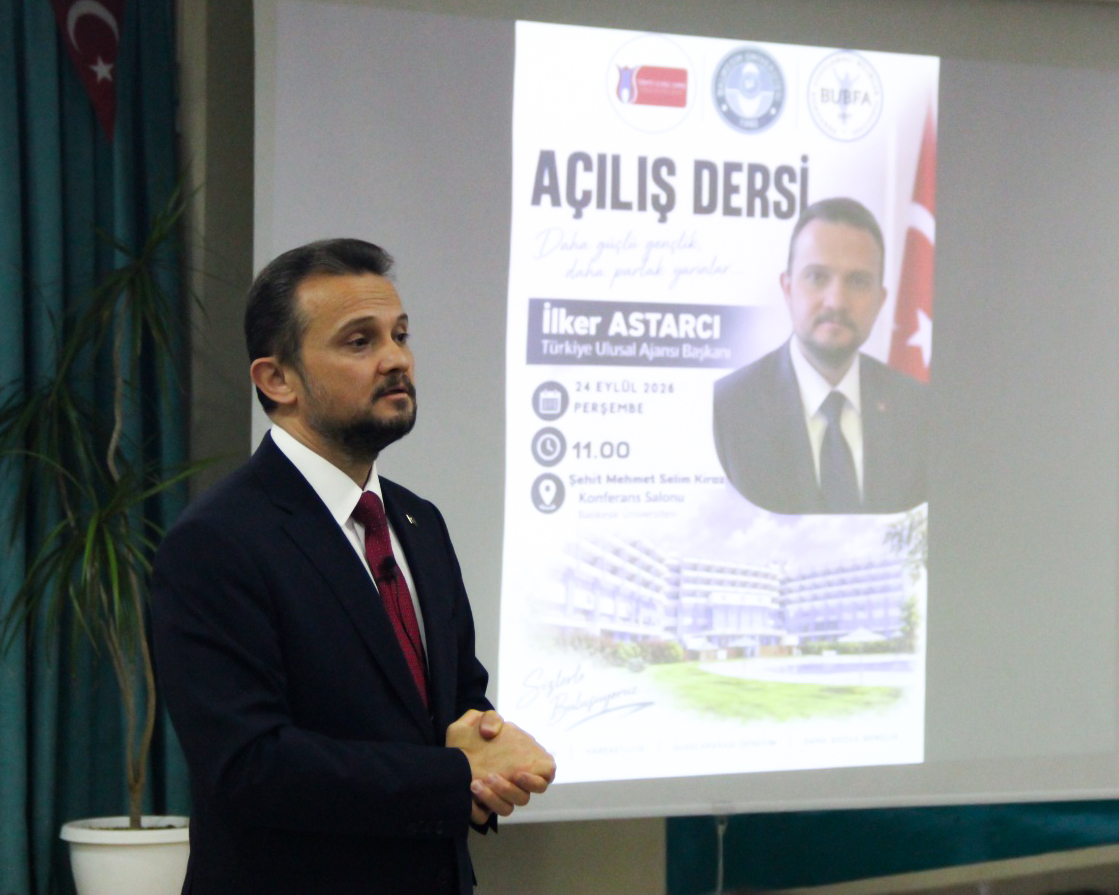 ulusalajans's tweet photo. Sayın Başkanımız İlker Astarcı, Balıkesir Üniversitesi Burhaniye Uygulamalı Bilimler Fakültesi 2026-2027 Akademik Yılı Açılış Dersi programına katılarak akademisyenlere ve öğrencilere hitap etti.

Program kapsamında, Balıkesir Üniversitesi Rektörü Sayın Prof. Dr. Yücel Oğurlu ve Uygulamalı Bilimler Fakültesi Dekanı Sayın Prof. Dr. Mehmet Oğuzhan İlban tarafından Başkanımıza plaket takdim edildi.

Nazik ev sahiplikleri için Balıkesir Üniversitesi’ne teşekkür ederiz.

@balikesiruni  @Bubfa_kurumsal