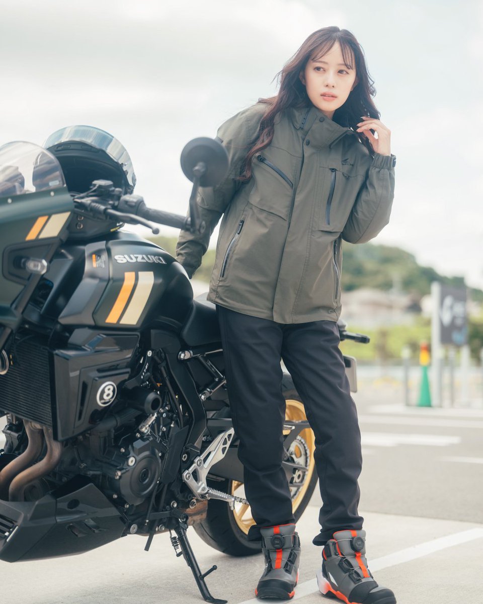 taichi_official's tweet photo. 【TAICHI Riding Gear】
冬のジャケット、着るときのひと手間を減らしたい方へ💡

RSJ736 | モトレック ウインターパーカ

防風・防水性を備えたアウターに、ファスナーで着脱可能な中綿入りインナーを備えた、マウンテンパーカースタイルのジャケット。
インナーをつけたまま着られるので、着脱時の手間を軽減！
・
皆さんが「冬のジャケット、こうだったらいいな～」と思うことはありますか？

#RSTAICHI
#TAICHI
#RSタイチ
#アールエスタイチ
#バイク
#motorcycle