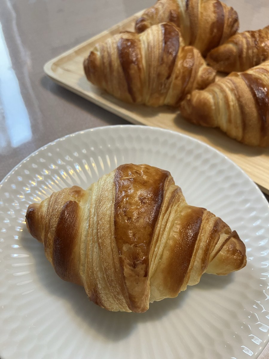 GaragaradonC's tweet photo. 今日はクロワッサンを焼きました。今週2度目。難しいなぁ。

#手作りパン https://t.co/EtzjXVt3Wm